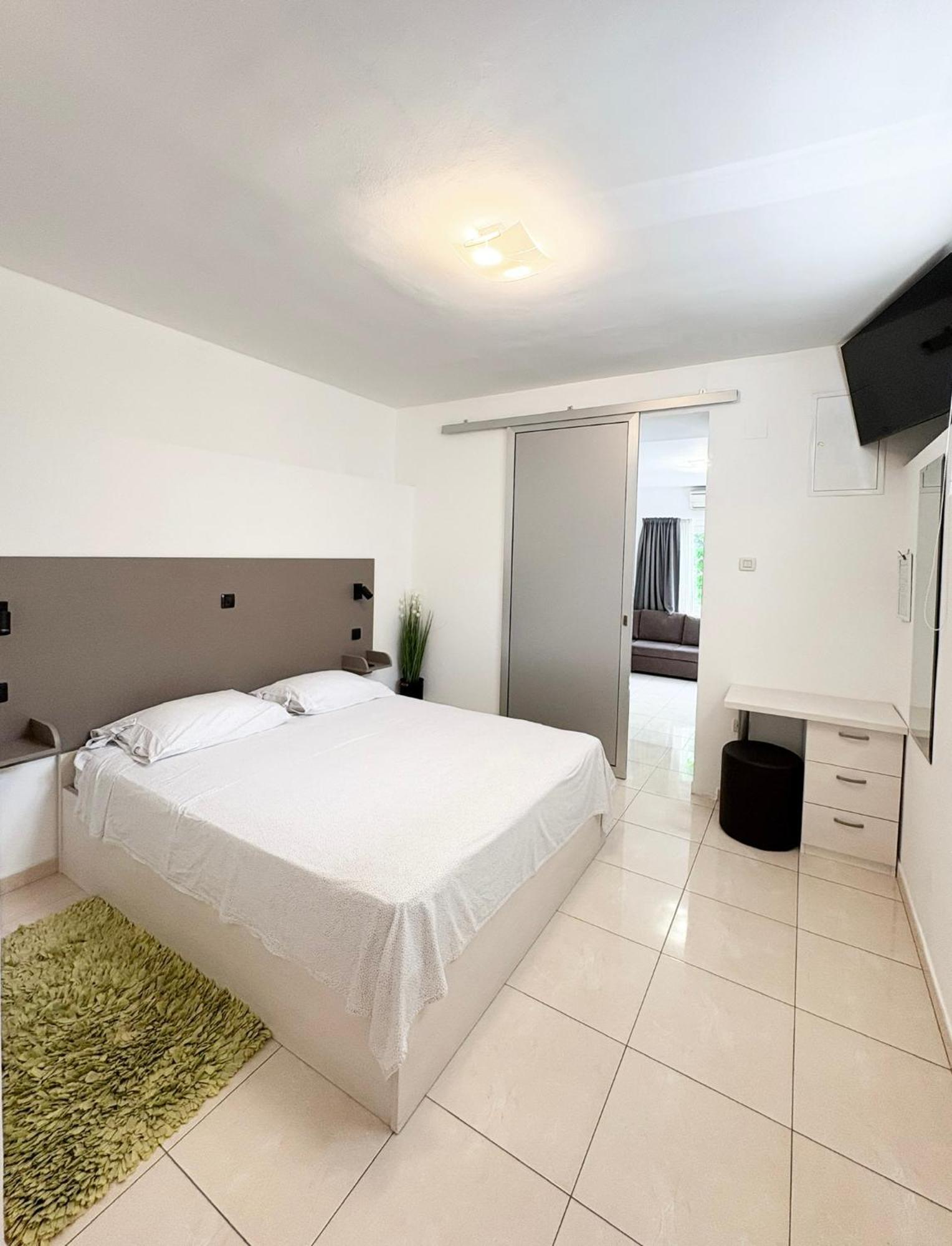 Apartments And Rooms Tudor Split Luaran gambar